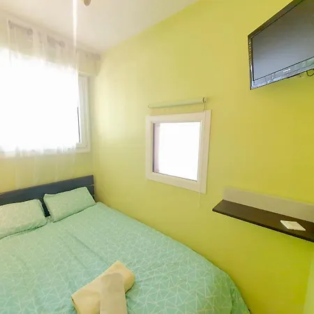 Apartment Sweet Convention *